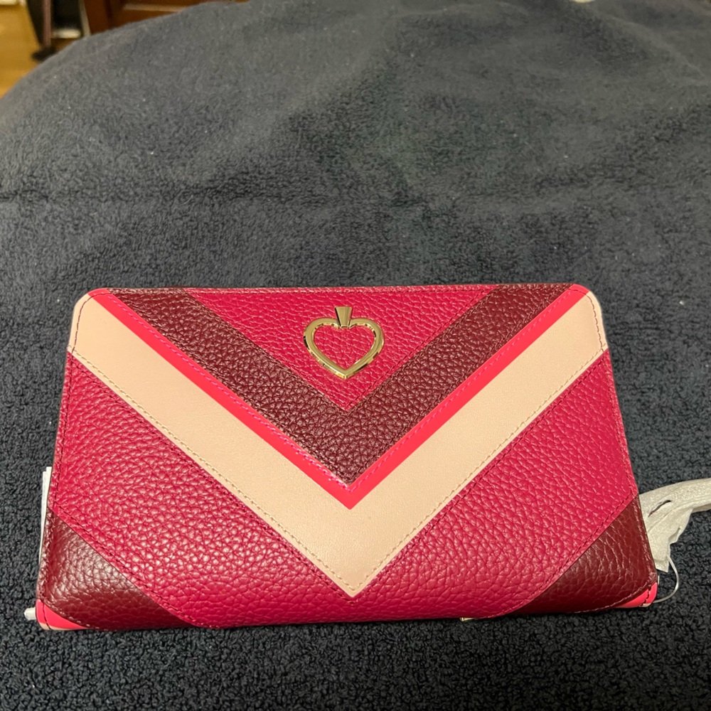 Kate Spade Kourtney Chevron medium clutch wallet/wristlet